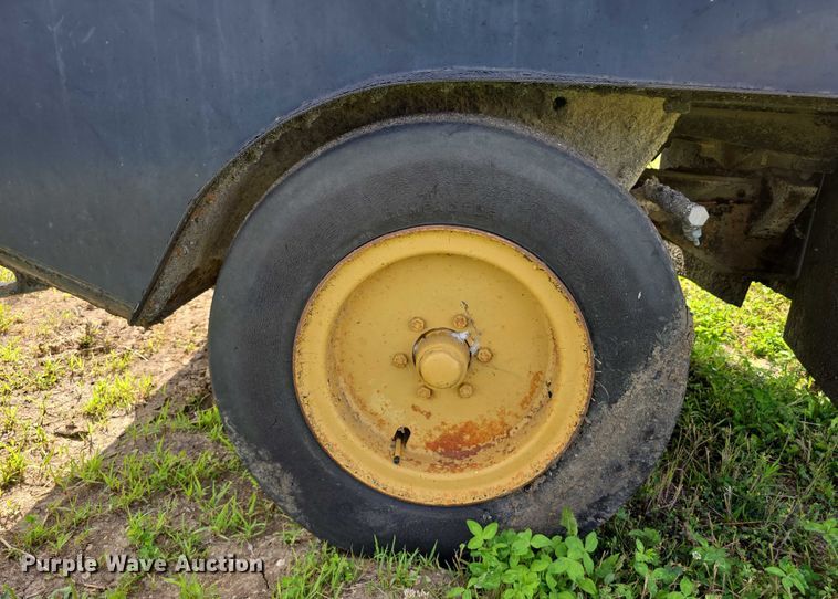 image for item DT6931 Hyster C530A pneumatic roller