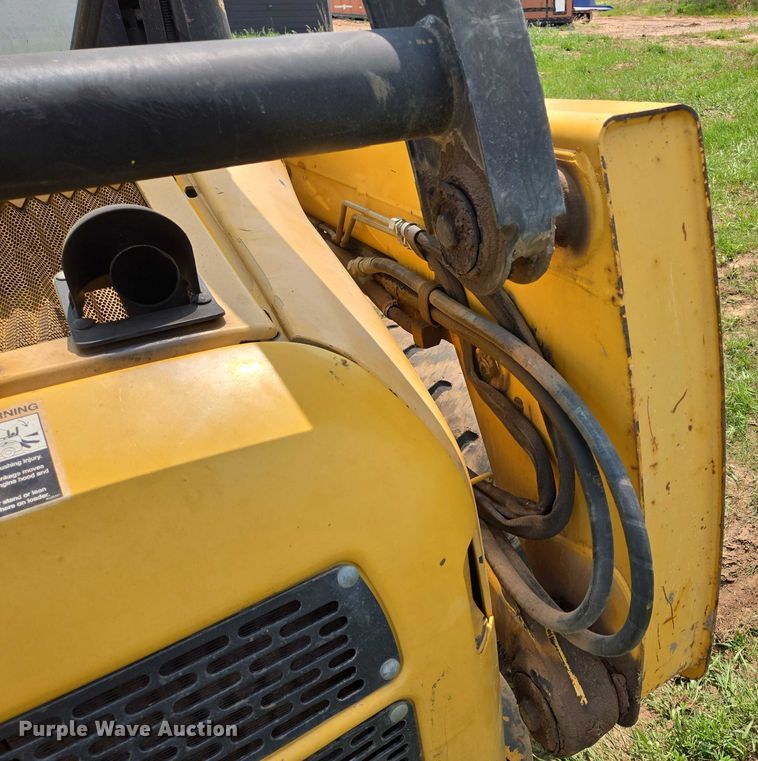 image for item DT7195 2004 John Deere 250 Series ll skid steer loader