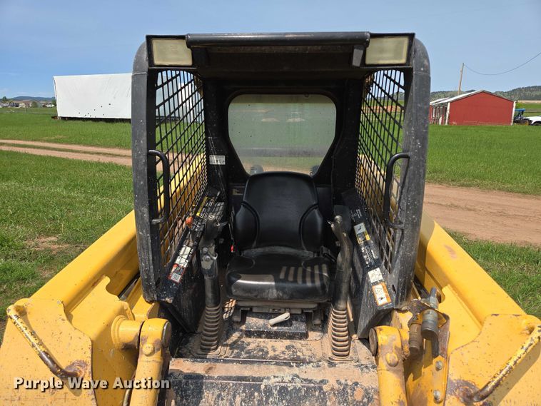 image for item DT7195 2004 John Deere 250 Series ll skid steer loader