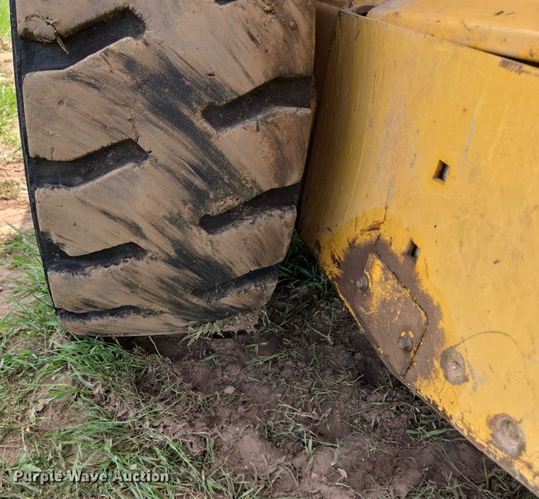 image for item DT7195 2004 John Deere 250 Series ll skid steer loader