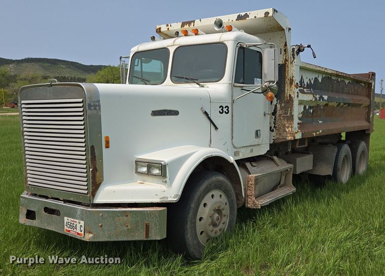 image for item DT7197 1987 Freightliner Conventional dump truck