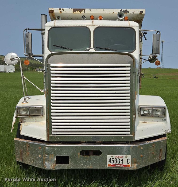 image for item DT7197 1987 Freightliner Conventional dump truck