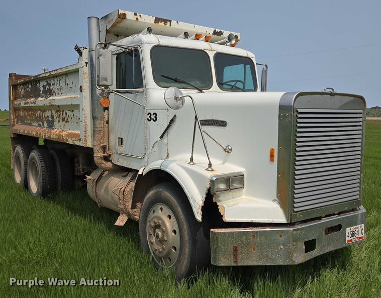 image for item DT7197 1987 Freightliner Conventional dump truck