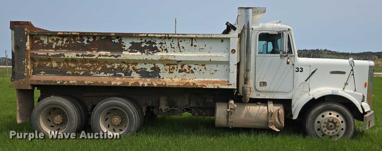 image for item DT7197 1987 Freightliner Conventional dump truck
