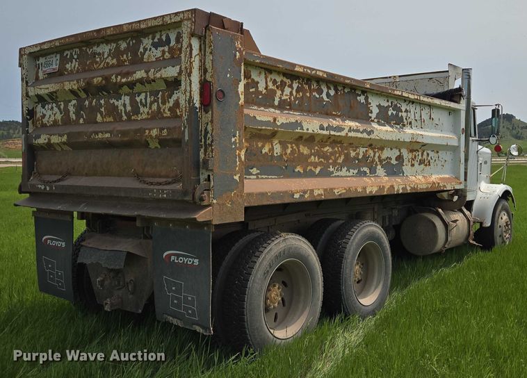 image for item DT7197 1987 Freightliner Conventional dump truck