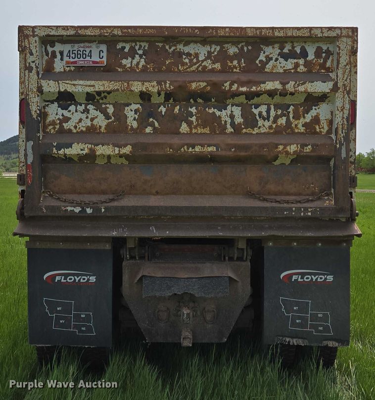 image for item DT7197 1987 Freightliner Conventional dump truck