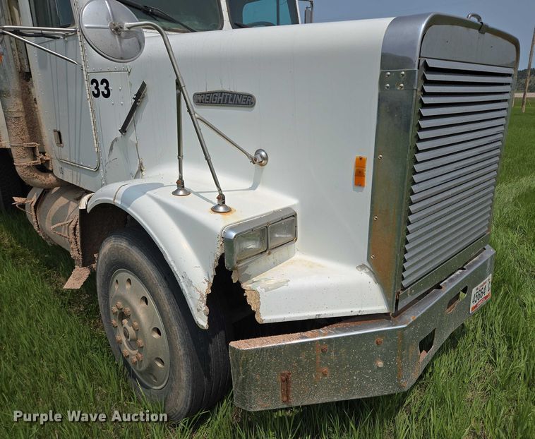 image for item DT7197 1987 Freightliner Conventional dump truck