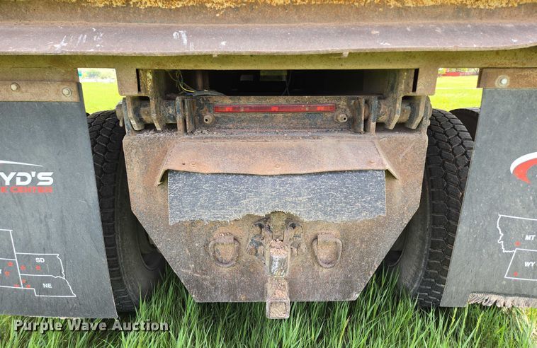 image for item DT7197 1987 Freightliner Conventional dump truck