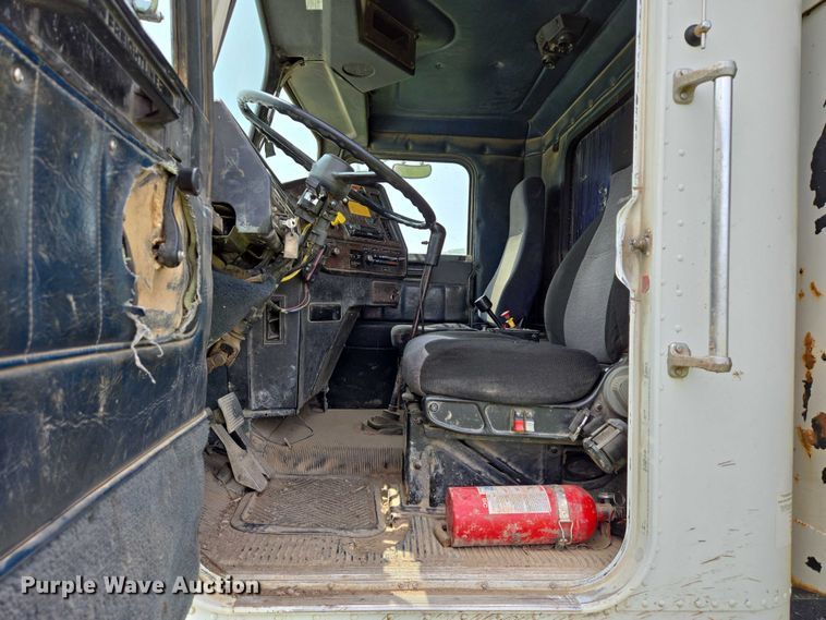 image for item DT7197 1987 Freightliner Conventional dump truck