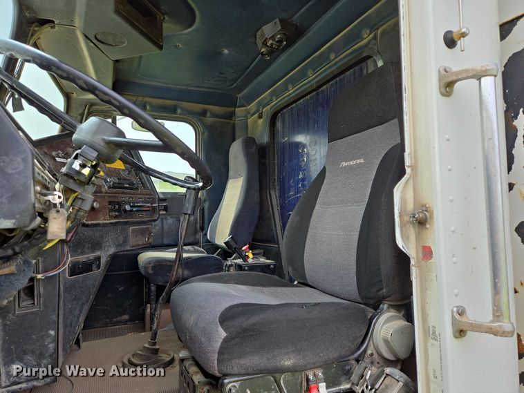 image for item DT7197 1987 Freightliner Conventional dump truck