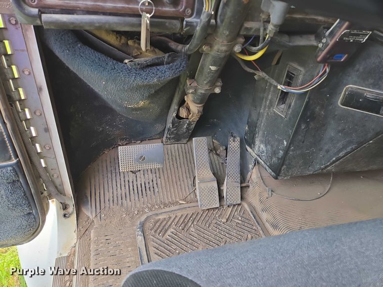 image for item DT7197 1987 Freightliner Conventional dump truck