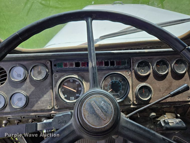 image for item DT7197 1987 Freightliner Conventional dump truck