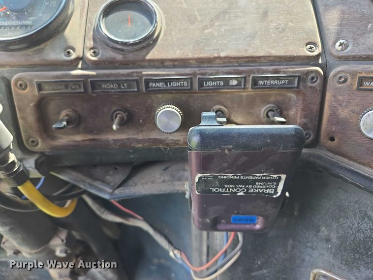 image for item DT7197 1987 Freightliner Conventional dump truck