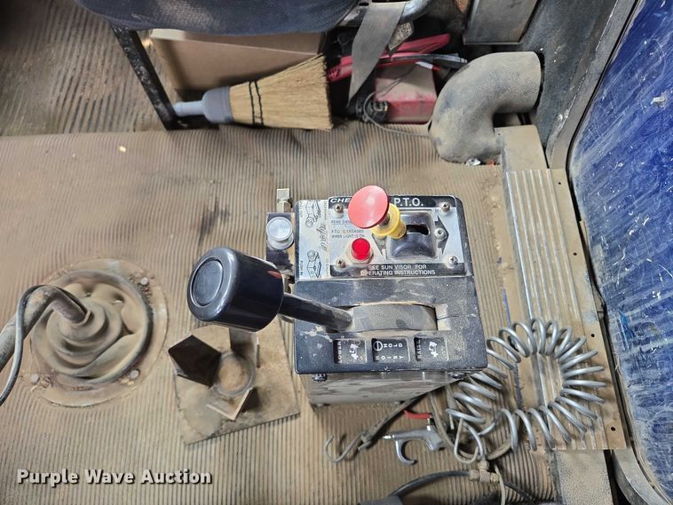 image for item DT7197 1987 Freightliner Conventional dump truck