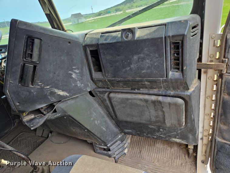 image for item DT7197 1987 Freightliner Conventional dump truck