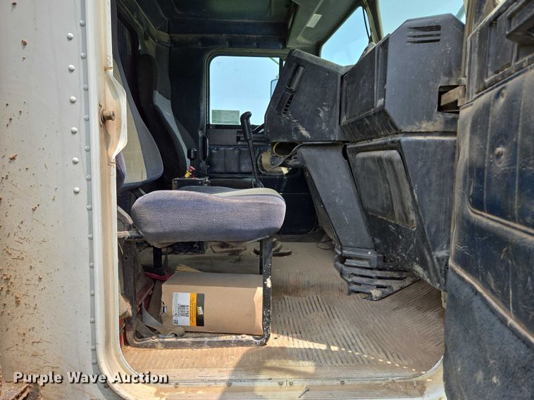 image for item DT7197 1987 Freightliner Conventional dump truck