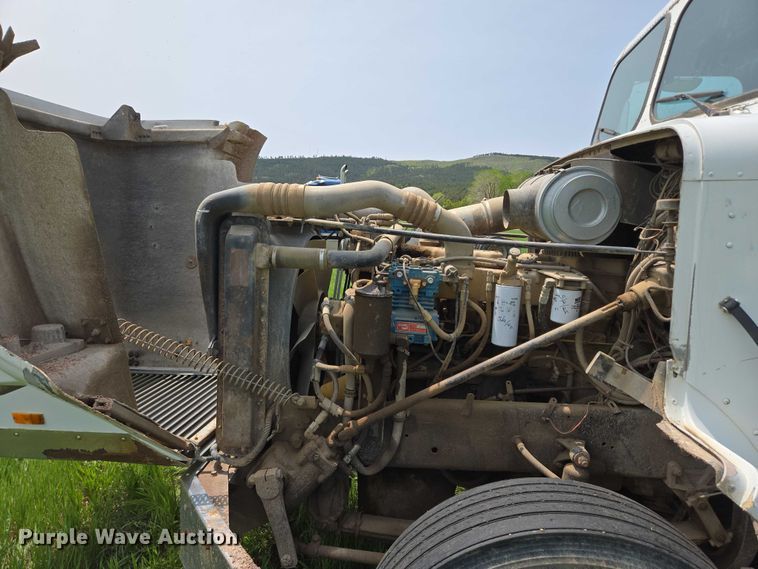 image for item DT7197 1987 Freightliner Conventional dump truck