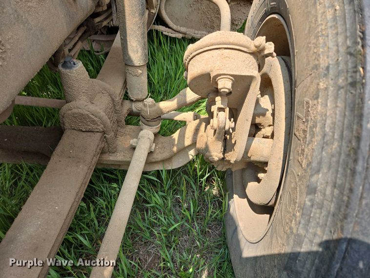 image for item DT7197 1987 Freightliner Conventional dump truck