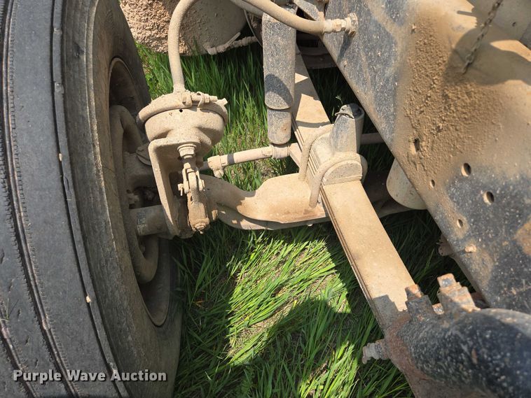 image for item DT7197 1987 Freightliner Conventional dump truck