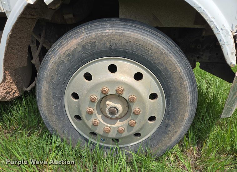 image for item DT7197 1987 Freightliner Conventional dump truck