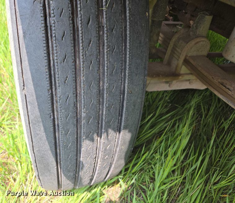 image for item DT7197 1987 Freightliner Conventional dump truck