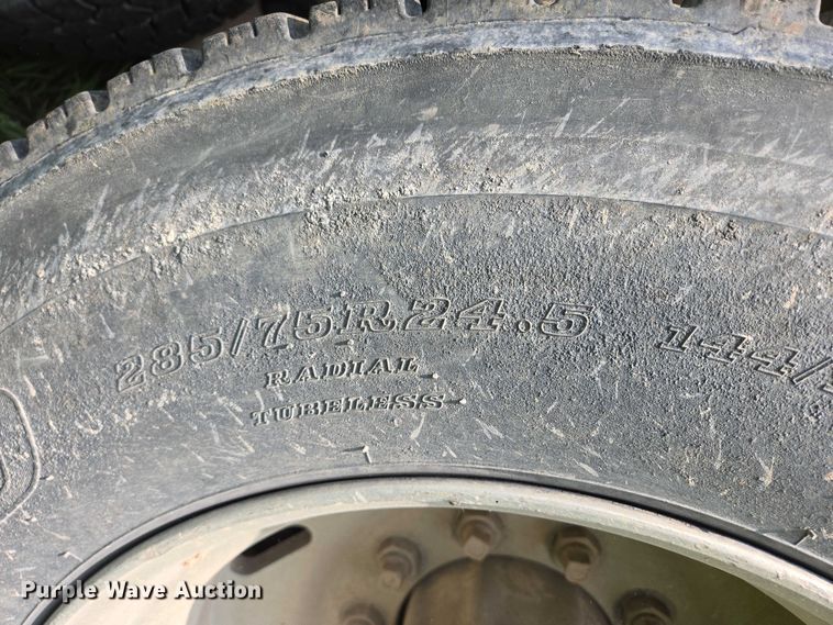 image for item DT7197 1987 Freightliner Conventional dump truck