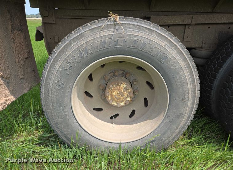 image for item DT7197 1987 Freightliner Conventional dump truck