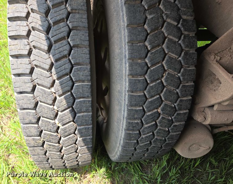 image for item DT7197 1987 Freightliner Conventional dump truck