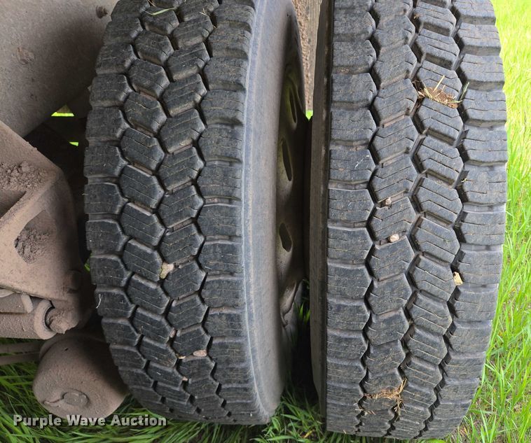 image for item DT7197 1987 Freightliner Conventional dump truck