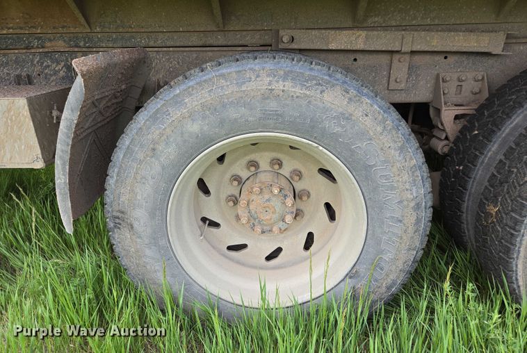 image for item DT7197 1987 Freightliner Conventional dump truck