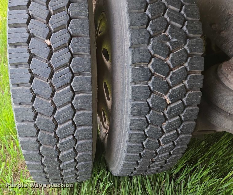 image for item DT7197 1987 Freightliner Conventional dump truck