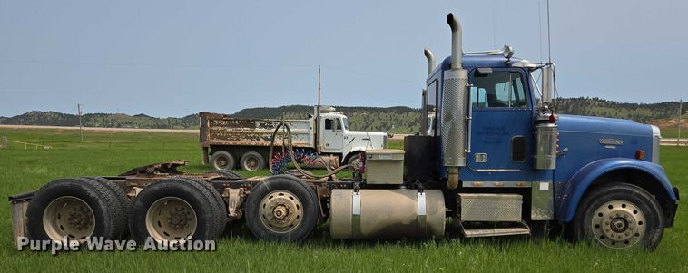 image for item DT7198 1992 Freightliner FDL120 semi truck