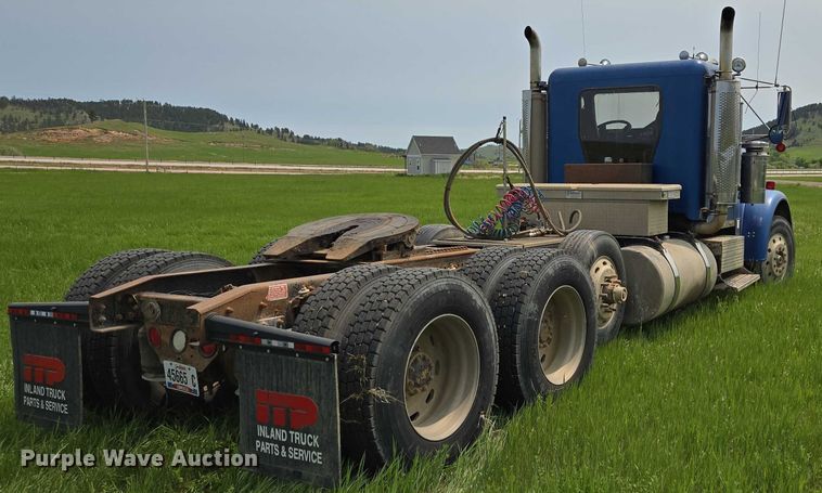 image for item DT7198 1992 Freightliner FDL120 semi truck