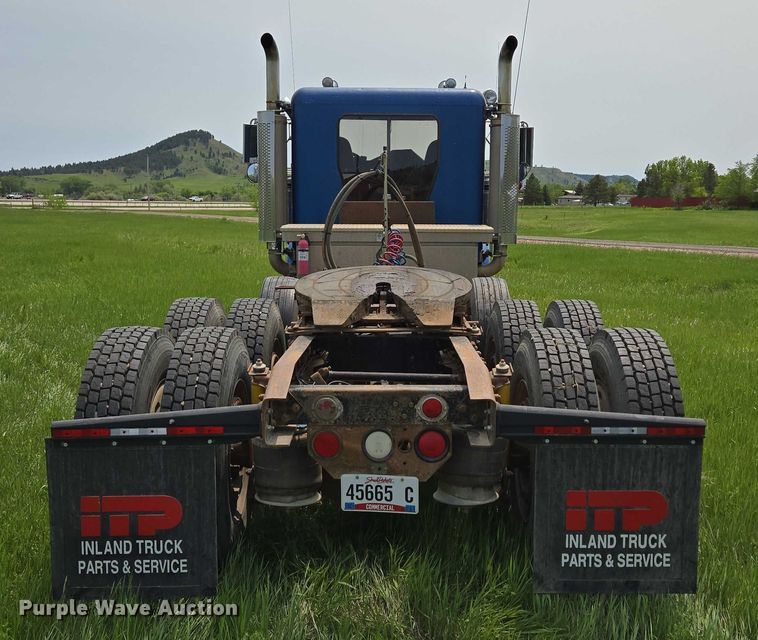 image for item DT7198 1992 Freightliner FDL120 semi truck