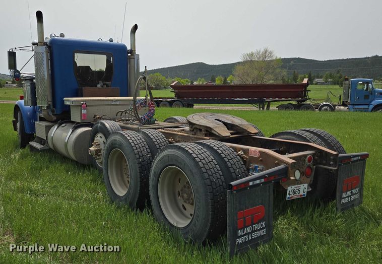 image for item DT7198 1992 Freightliner FDL120 semi truck