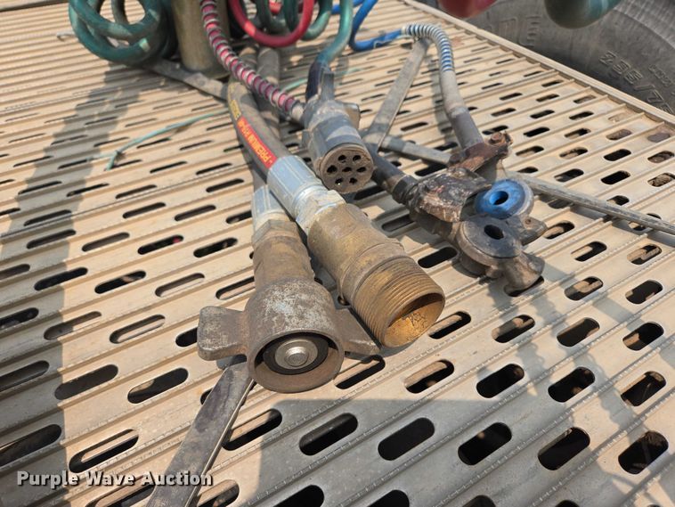 image for item DT7198 1992 Freightliner FDL120 semi truck