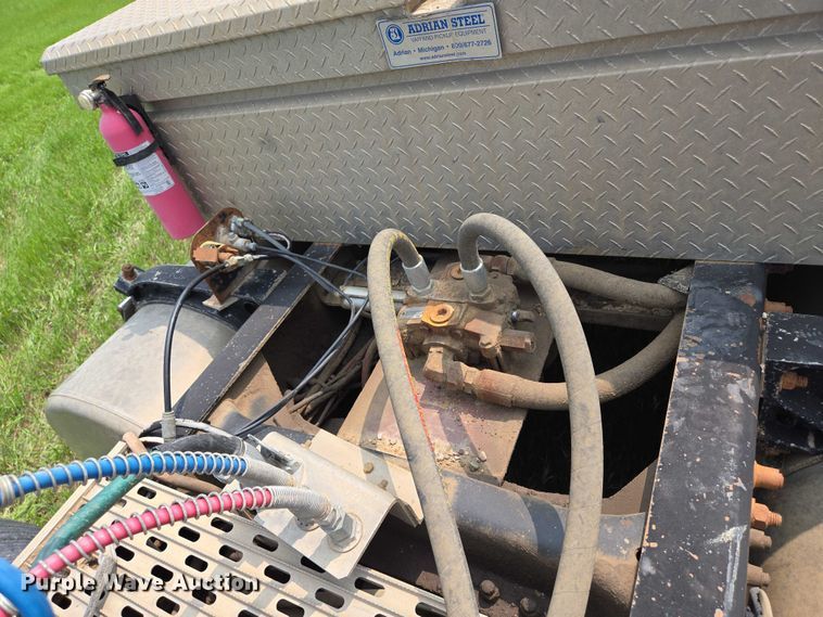 image for item DT7198 1992 Freightliner FDL120 semi truck