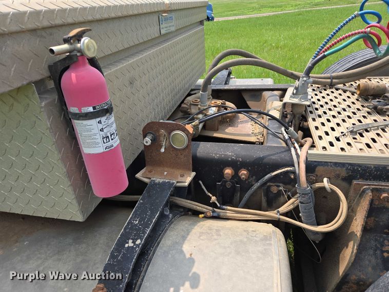 image for item DT7198 1992 Freightliner FDL120 semi truck