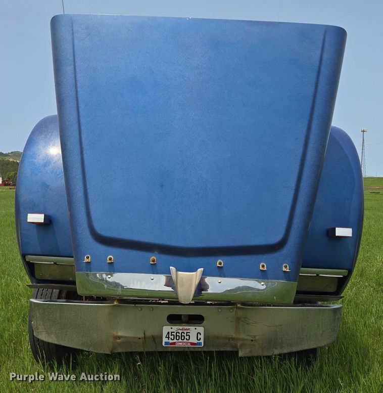 image for item DT7198 1992 Freightliner FDL120 semi truck