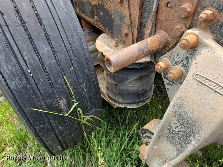 image for item DT7198 1992 Freightliner FDL120 semi truck