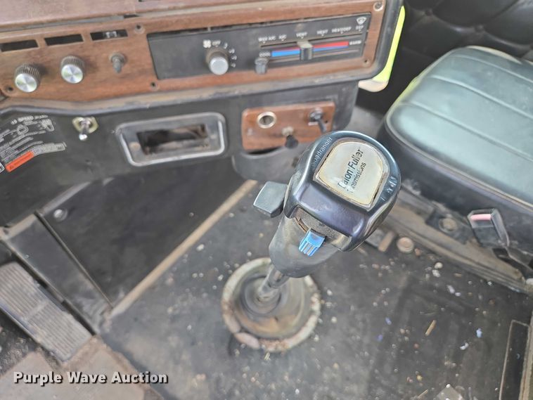 image for item DT7198 1992 Freightliner FDL120 semi truck