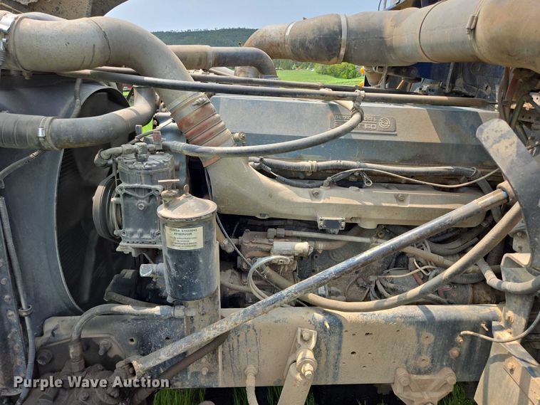 image for item DT7198 1992 Freightliner FDL120 semi truck