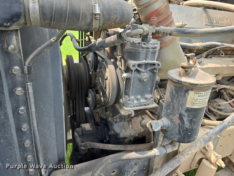 image for item DT7198 1992 Freightliner FDL120 semi truck