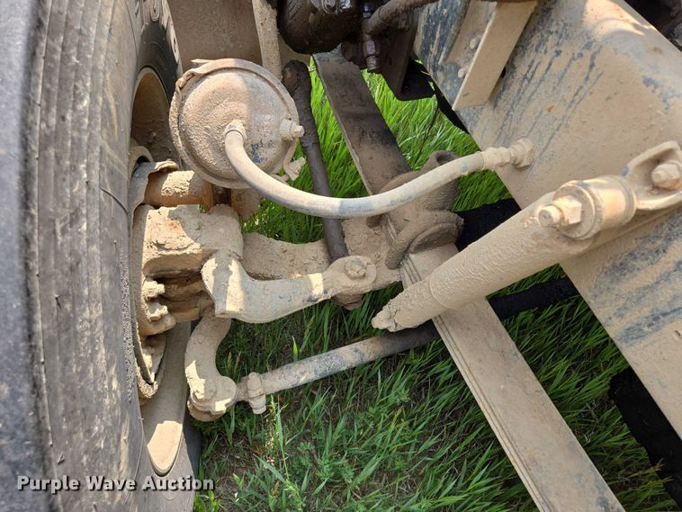 image for item DT7198 1992 Freightliner FDL120 semi truck