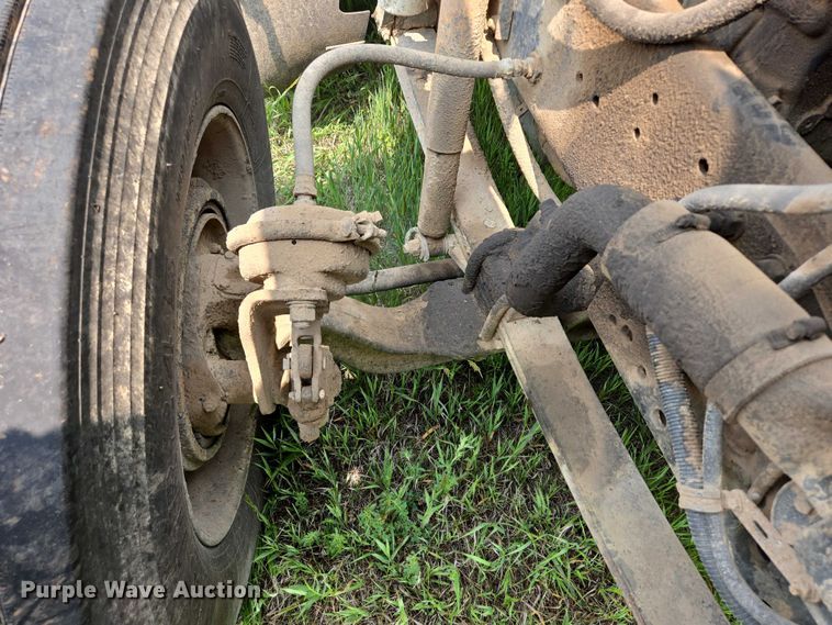 image for item DT7198 1992 Freightliner FDL120 semi truck