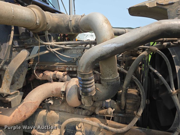 image for item DT7198 1992 Freightliner FDL120 semi truck