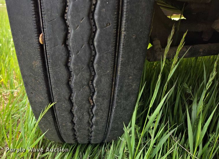 image for item DT7198 1992 Freightliner FDL120 semi truck