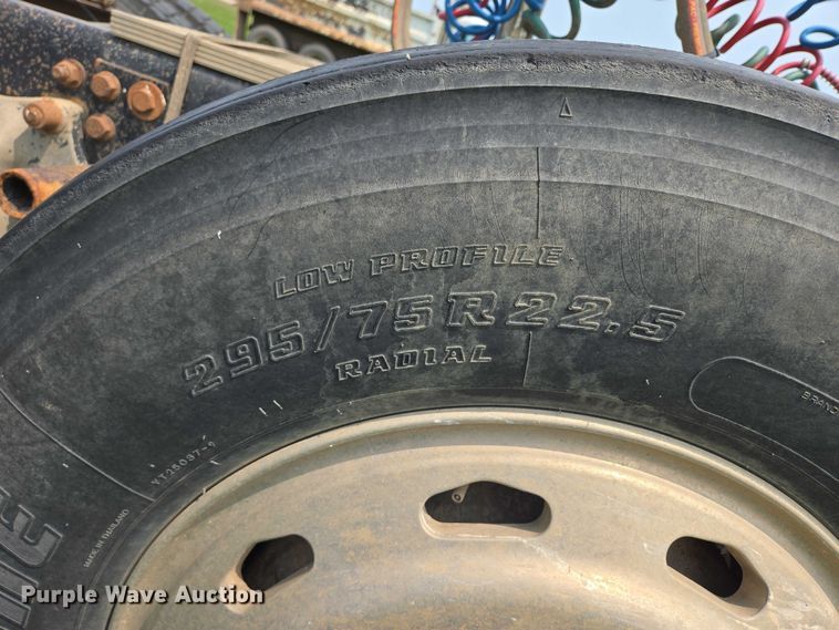 image for item DT7198 1992 Freightliner FDL120 semi truck