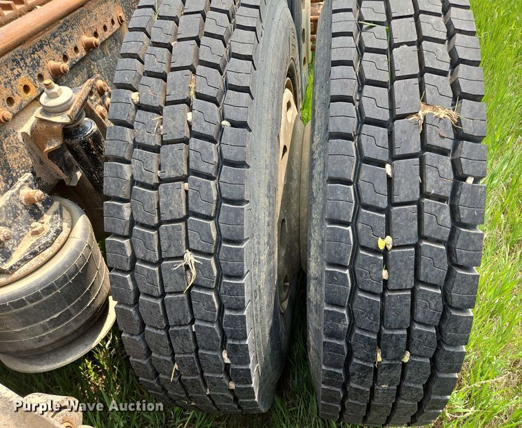 image for item DT7198 1992 Freightliner FDL120 semi truck