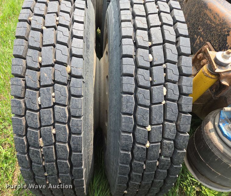 image for item DT7198 1992 Freightliner FDL120 semi truck